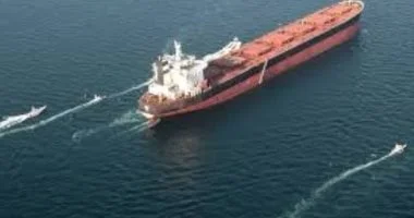 إيران توقف ناقلات النفط في مضيق هرمز بعد تصعيد التوترات