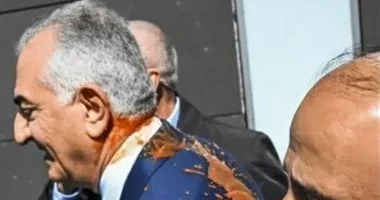 هجوم على رضا بهلوي في برلين أثناء مؤتمر ضد إيران