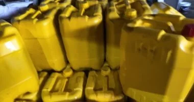 ضبط طن زيوت طعام مجهول المصدر في الأقصر