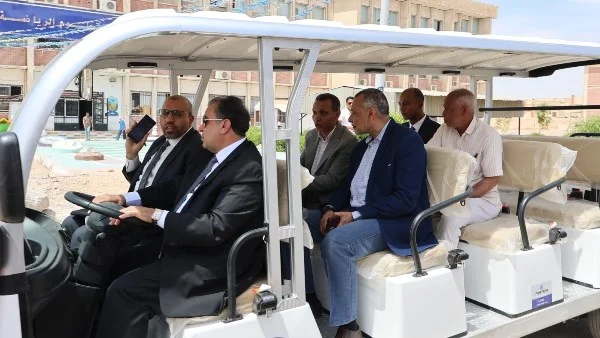 4 حافلات كهربائية جديدة للمستشفيات الجامعية بقنا