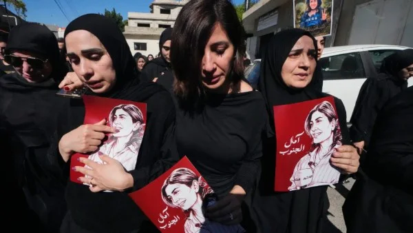 تشييع جنازة الصحفية أمل خليل في الطيري