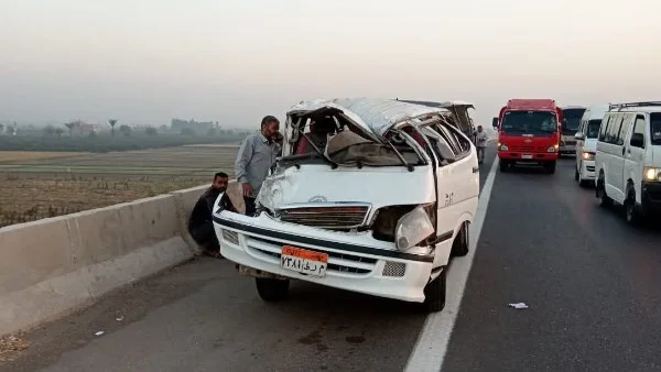 إصابة 4 أشخاص في حادث تصادم بطريق قنا الصحراوي
