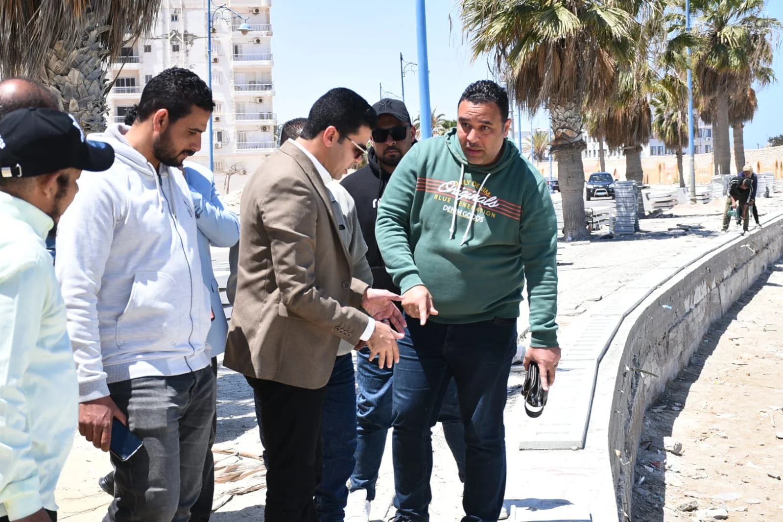 نائب محافظ مطروح يتفقد مشروعات تطوير الكورنيش وكوبري روميل