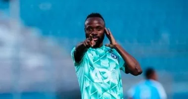 فيستون ماييلي يقود هجوم بيراميدز ضد الزمالك
