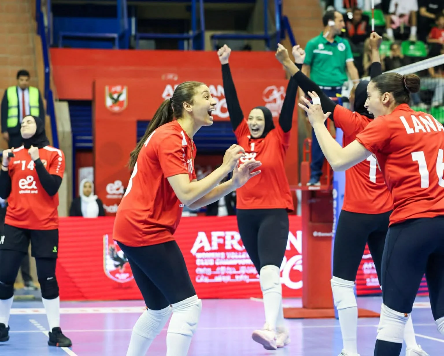 الأهلي يتوج بكأس إفريقيا للكرة الطائرة سيدات