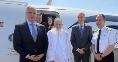 توديع رئيس مصر للطيران للسلطان مفضل سيف الدين