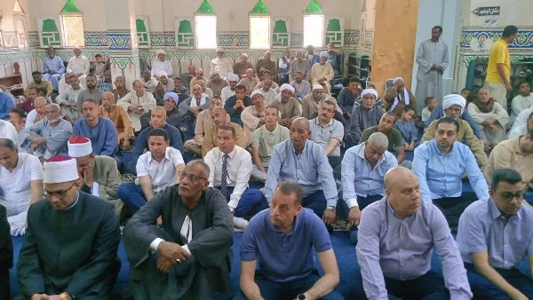 محافظ أسوان: أولوية التواصل المباشر مع المواطنين