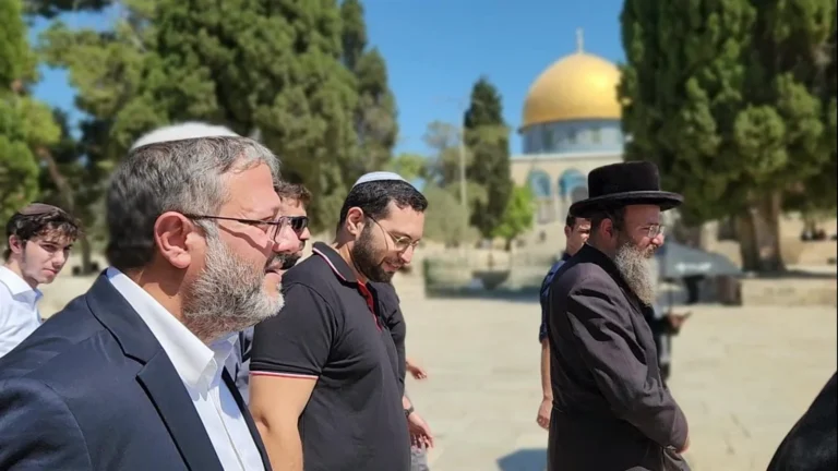 تحذير من تصاعد الاعتداءات على مقدسات القدس