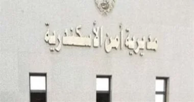 القبض على قاتل والده وجدته في الإسكندرية