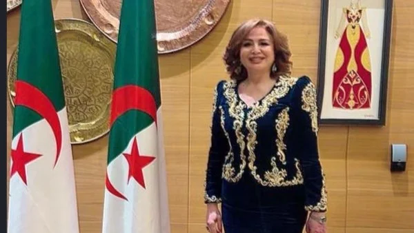 إلهام شاهين تتألق بإطلالة ملكية في عنابة