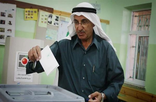 بدء التصويت في الانتخابات البلدية بالضفة وغزة