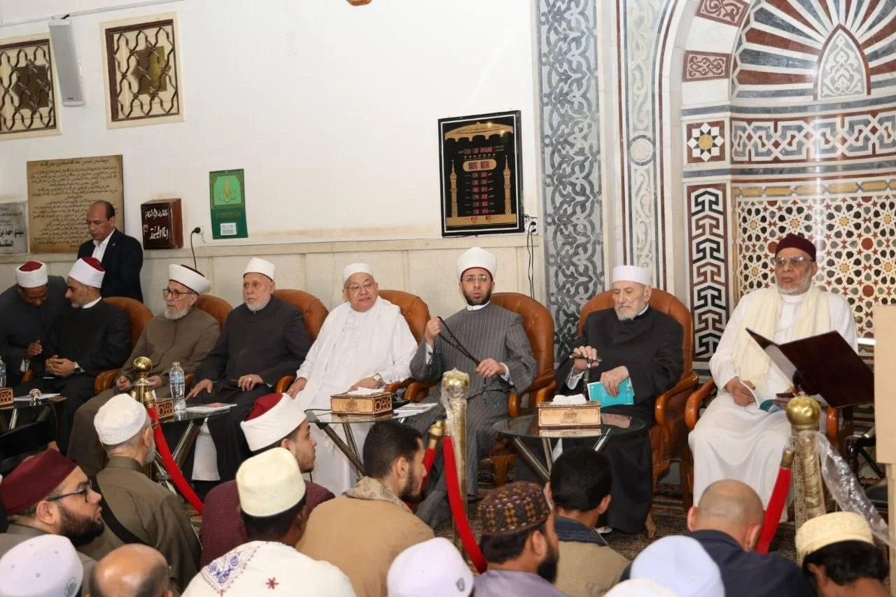 وزير الأوقاف يُجيز الحاضرين في "تاج العروس"