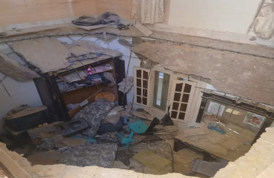 انهيار سقف عقار قديم في محرم بك بالإسكندرية