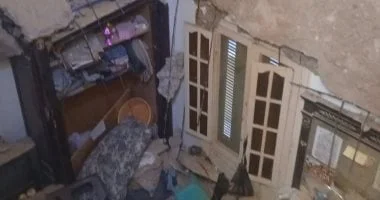 إصابة 11 شخصًا في انهيار سقف عقار بالإسكندرية