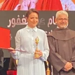 ريهام عبد الغفور تهدي جائزتها لروح والدها الراحل