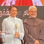 ريهام عبدالغفور تهدي جائزتها لروح والدها وأسرتها
