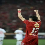 أشرف بن شرقي نجم مباراة القمة 132 بين الأهلي والزمالك