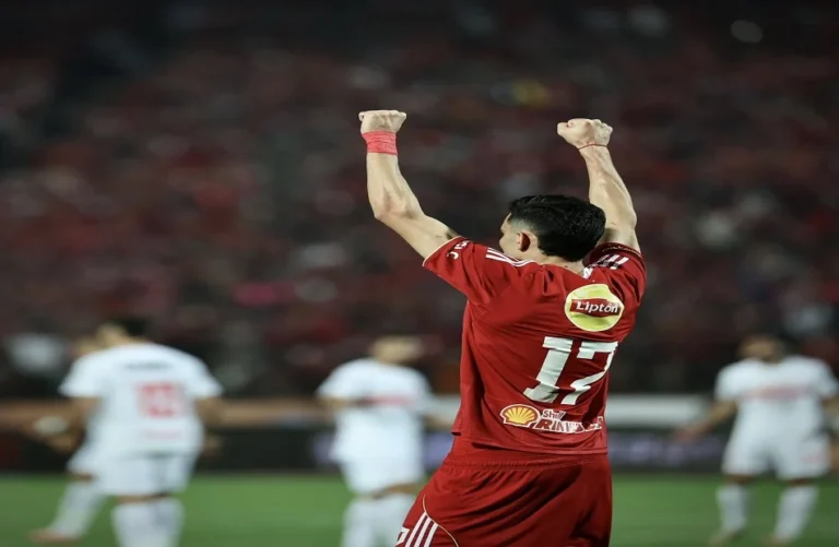 أشرف بن شرقي نجم مباراة القمة 132 بين الأهلي والزمالك