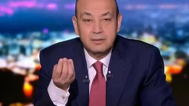 عمرو أديب يعلق على فوز الأهلي ويخصم من العاملين