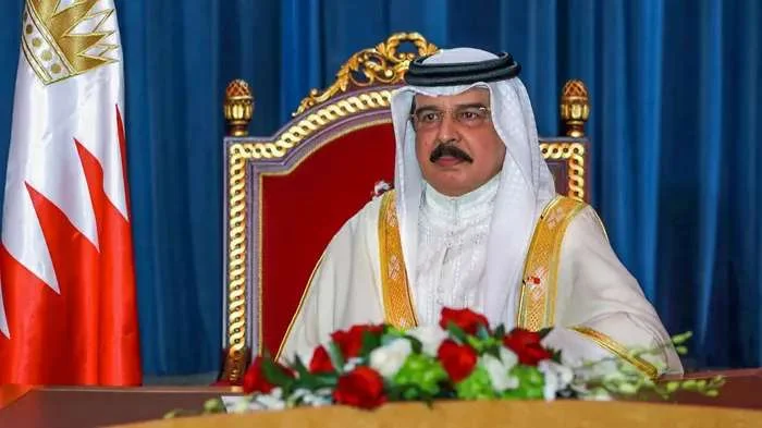 ملك البحرين يؤكد أهمية الدفاع عن الوطن