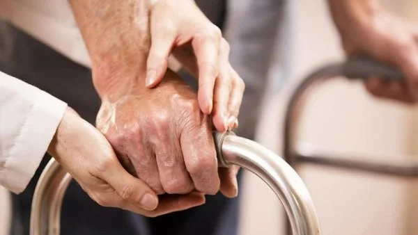 تشديد العقوبات على استغلال المسنين وحمايتهم