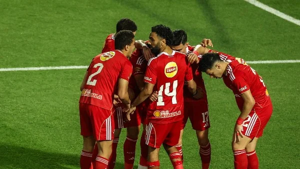 الأهلي ينتصر على الزمالك بثلاثية ويشعل سباق الدوري