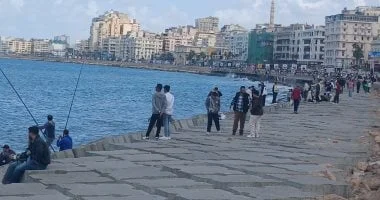 سحب وأمطار متوقعة في مناطق متعددة