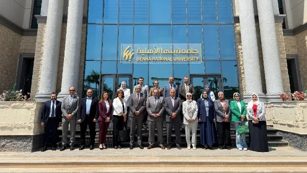 رئيس جامعة بنها يستقبل وفداً من الجامعة الأمريكية
