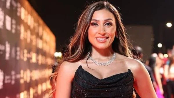 فستان دينا الشربيني يتصدر التريند بسعر خيالي