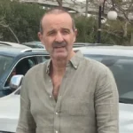 انتهاء صلاة الجنازة على سهير زكي بحضور أيمن عزب فقط