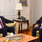 وزير الخارجية يناقش تطوير الصناعة وجذب الاستثمارات