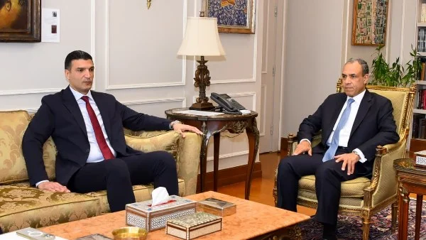 وزير الخارجية يناقش تطوير الصناعة وجذب الاستثمارات