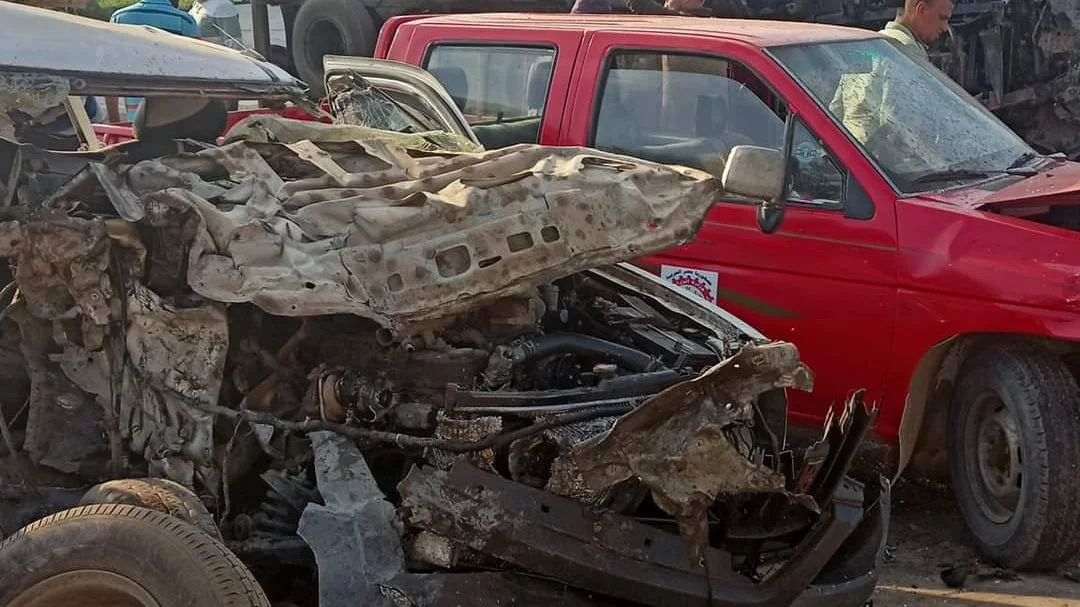 ميكروباص يدهس المارة ويقتحم محلًا بمؤسسة الزكاة