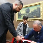 الخطيب يزور مشجع الأهلي المصاب بعد القمة
