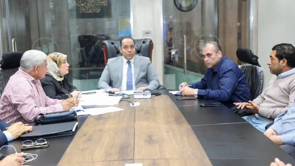 متابعة مشروعات رصف الطرق في المنوفية