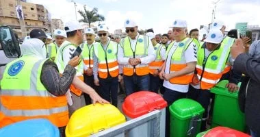 محافظ كفر الشيخ يتفقد الحاويات الجديدة للقمامة