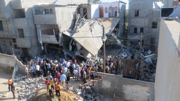 قصف طائرات إسرائيلية على مدنيين في غزة