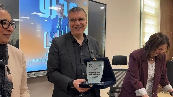 تكريم عمرو الليثي كأفضل إعلامي في 2026 بجامعة عين شمس