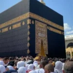 حكم حج الرجل عن أخته المريضة