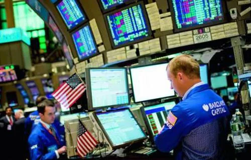 تراجع الأسهم الأمريكية في بداية تعاملات اليوم