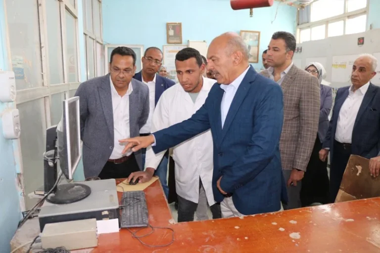 محافظ السويس يتفقد مطاحن شرق الدلتا