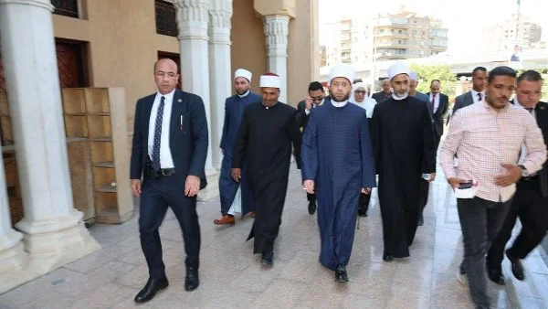 وزير الأوقاف يتفقد مسجد يوسف الصحابي ويُوجه بتطويره
