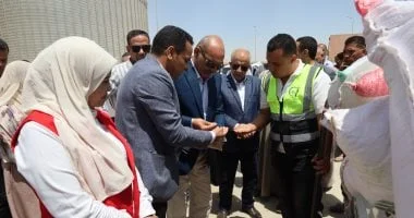 محافظ السويس يتفقد صوامع عتاقة خلال موسم حصاد القمح