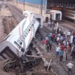 انحراف عربة قطار مارس داخل محطة أسوان