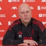سلوت يتمسك بالبقاء مع ليفربول رغم عرض أياكس
