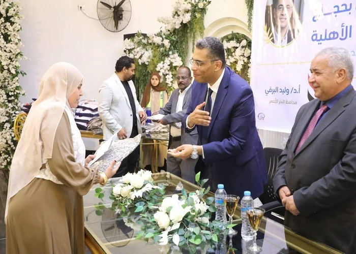 محافظ البحر الأحمر يودع 180 حاجاً في أجواء روحانية