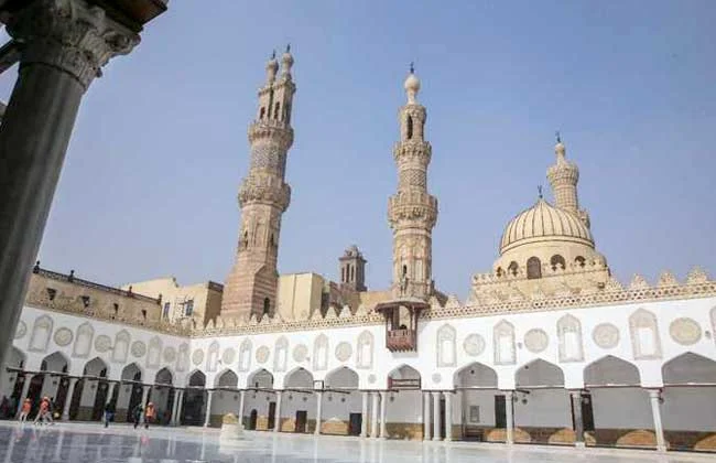 الأزهر يدين استهداف مطار الخرطوم ويدعو لوحدة السودان