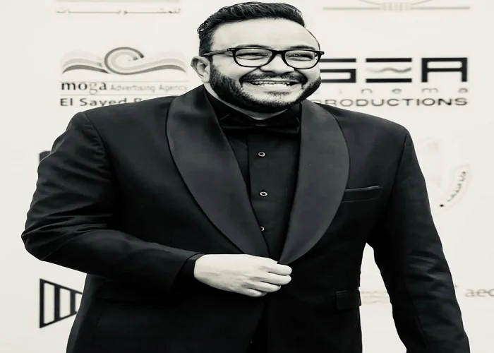 حسام داغر يتألق بإطلالة أنيقة بالأسود والأبيض
