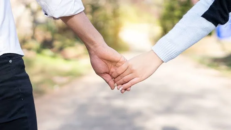تحذيرات من الكبت العاطفي وأثره على الأطفال