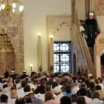 حكم كلام القائمين على المسجد أثناء خطبة الجمعة